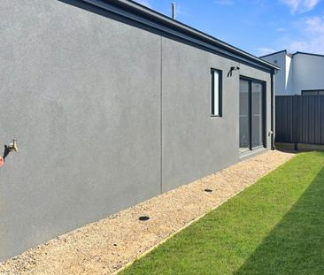 100 Molesworth Crescent, Donnybrook VIC, Belconnen - Photo 5