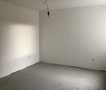 Teilsanierte - 2-Zimmer-Wohnung mit Balkon - Photo 3