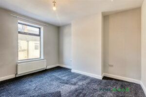 2 BEDROOM House - Mid Terrace - Photo 5