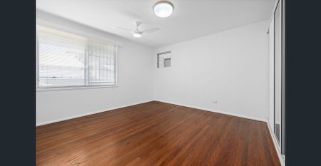 Stylish & Spacious Bayside Living - Includes utilities - Photo 5