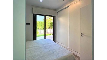 3 bedroom, 2 bathroom villa with private pool FOR RENT in Orihuela Costa. - Photo 3