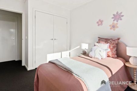 “Beautiful 4 bedroom in Prime Location!!” - Photo 3