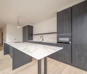 Prachtig afgewerkte woning, zeer rustig gelegen nabij het centrum - Photo 4