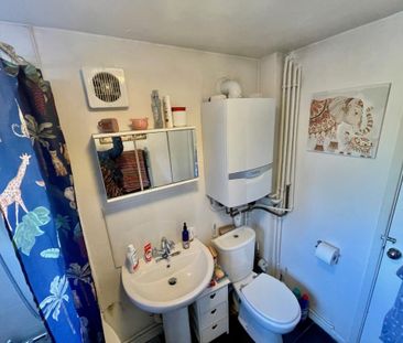 2 bedroom terraced house to rent - Photo 2