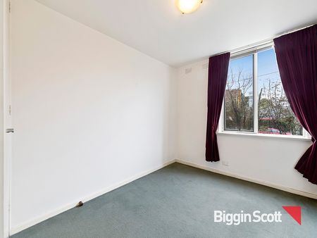 GREAT SIZED 3 BEDROOM APARTMENT - Photo 5