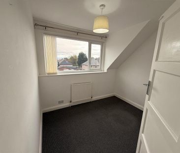 3 bedroom flat to rent - Photo 4