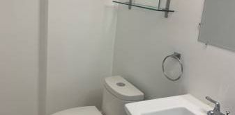 Downtown Toronto, College/Bathurst room+shared Bathroom 900/Month - Photo 2