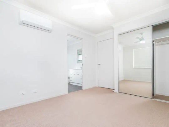 “Top Quality Townhouse Available - $500 Per Week Increasing to $625 Per Week on 02/07/2026” - Photo 1