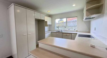 West Fairway, Brilliant location with new carp... - Photo 3