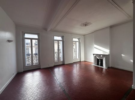 Location Appartement 4 pièces 122m² MARSEILLE 8ème - Photo 4
