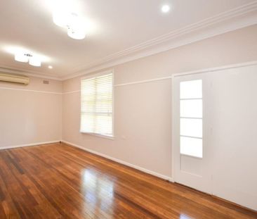 Family Home for Rent - 50 Janice Street, Seven Hills - Photo 2