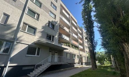 BA II. Ružinov - 3 izbový nezariadený byt s garážou - Fotografia 2