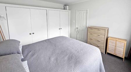 RICHMOND - 2 BEDROOMS - Photo 3