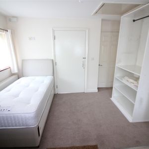 Magdala Road, Isleworth - Photo 2