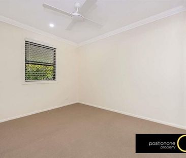 Large Townhouse Backs Onto Parkland - Photo 3