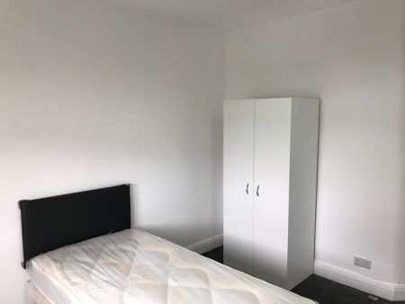 5 Bed Terraced House, Shrewsbury Road, E7 - Photo 4