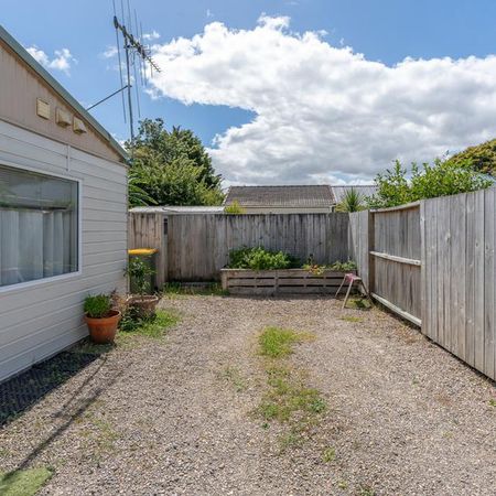 129b Boundary Road - FULLY FURNISHED - Photo 2