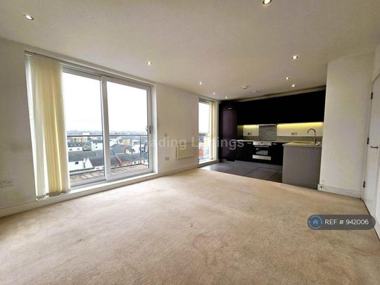 2 bedroom penthouse to rent - Photo 1