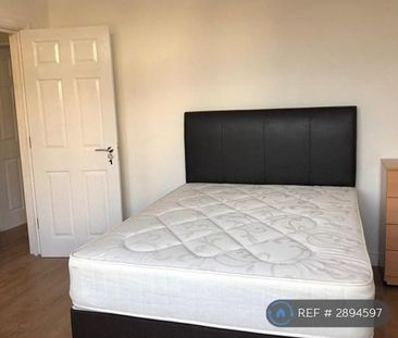 1 bedroom in a house share to rent - Photo 2