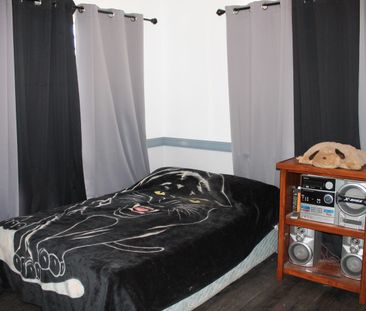 FAMILY HOME LOCATED IN CONVENIENT & QUIET AREA - Photo 5