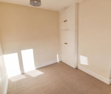 2 bedroom semi-detached house to rent - Photo 6