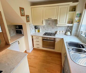 3 bedroom semi-detached house to rent - Photo 2