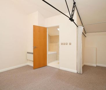 1 bedroom mews to rent - Photo 4
