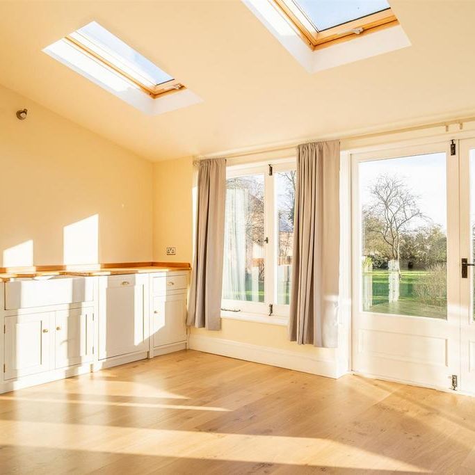 4 bedroom detached house to rent - Photo 1