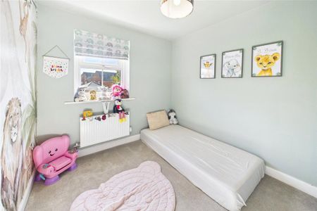 3 bedroom semi-detached house to rent - Photo 5