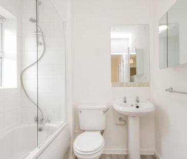 3 bedroom semi-detached house to rent - Photo 6