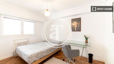 4 room luxury Flat for rent in Madrid, Autonomous Region of Madrid - Photo 2