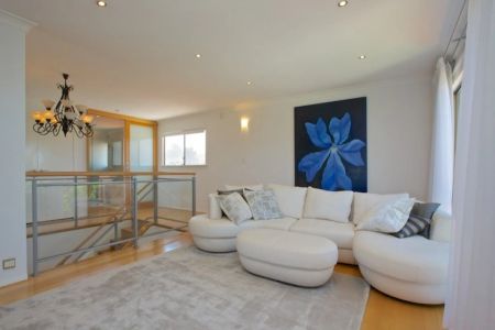 Spacious Beachside Home with Ocean Views - Photo 5