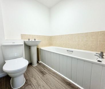 3 bedroom end of terrace house to rent - Photo 4