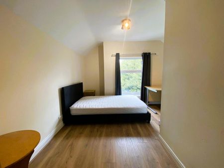 6 bedroom semi-detached house to rent - Photo 3