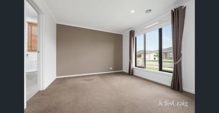 Neat & Tidy home in Convenient Location! - Photo 3