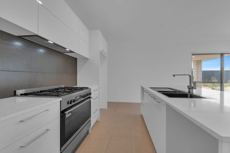 Four Bedroom Family Home in Baldivis - Photo 2