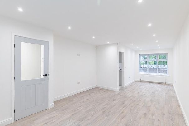 3 bedroom end of terrace house to rent - Photo 1