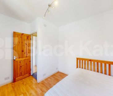 Superbly located duplex apartment by The Shard with additional offi... - Photo 4
