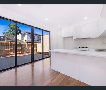 Spacious 4-Bedroom Family Home in Ferntree Gully - Photo 3