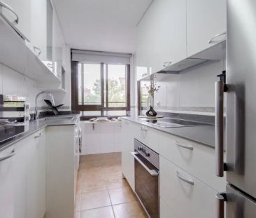 Room in a shared 5-bedroom apartment for rent in Almendrales. - Foto 1