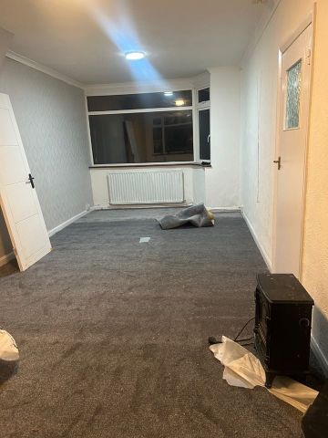 3 Bed Semi-Detached House, Derrydown Road, B42 - Photo 2