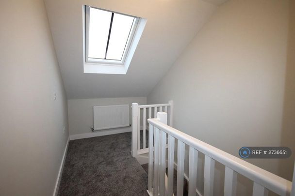 3 bedroom semi-detached house to rent - Photo 1