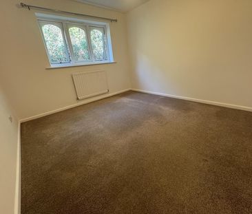 Beaulieu Close, Kidderminster - Photo 2