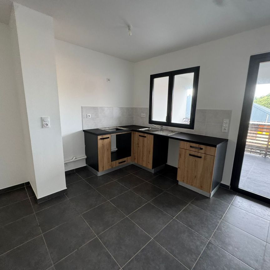 Location Appartement 2 pièces 48m² CAYENNE 97300 - Photo 1
