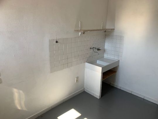 Appartement 1 pièces 30m2 MARSEILLE 6EME 383 euros - Photo 1