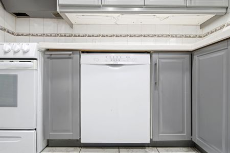 For Lease - 34 Hillbank Trail, Brampton, Ontario - Photo 4