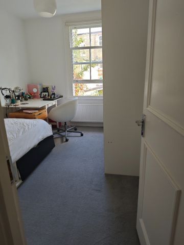 Room in a Shared House, Hazelmere Road, NW6 - Photo 3
