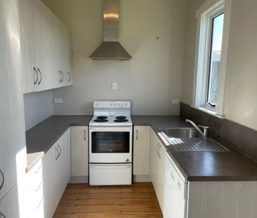Peaceful Rural Living Just Minutes from Town - Short term only - Photo 2