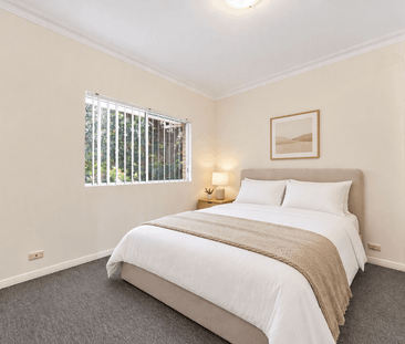 Three Bedroom Top Floor Duplex - Photo 3
