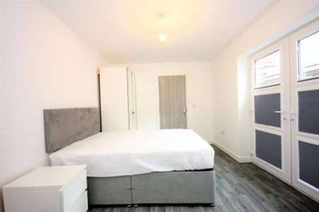 3 bedroom flat to rent - Photo 5